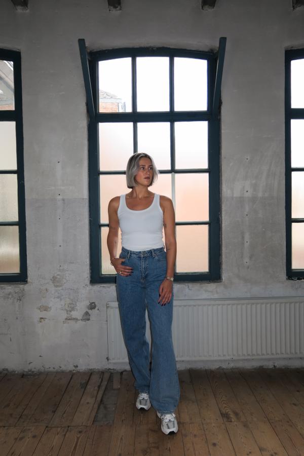 Donna_Stream_Sky_Retro__1