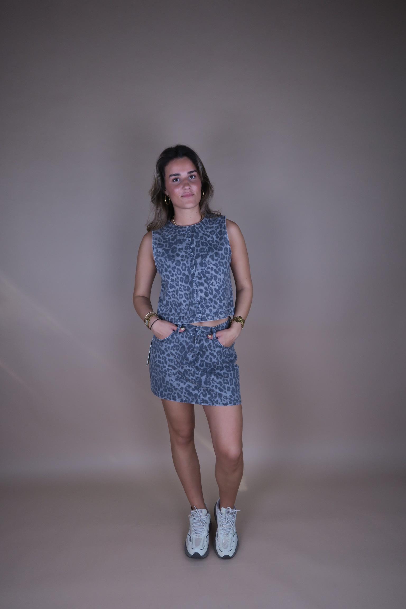 JXSARAH_MAGGIE_LEO_TOP_PNT_2