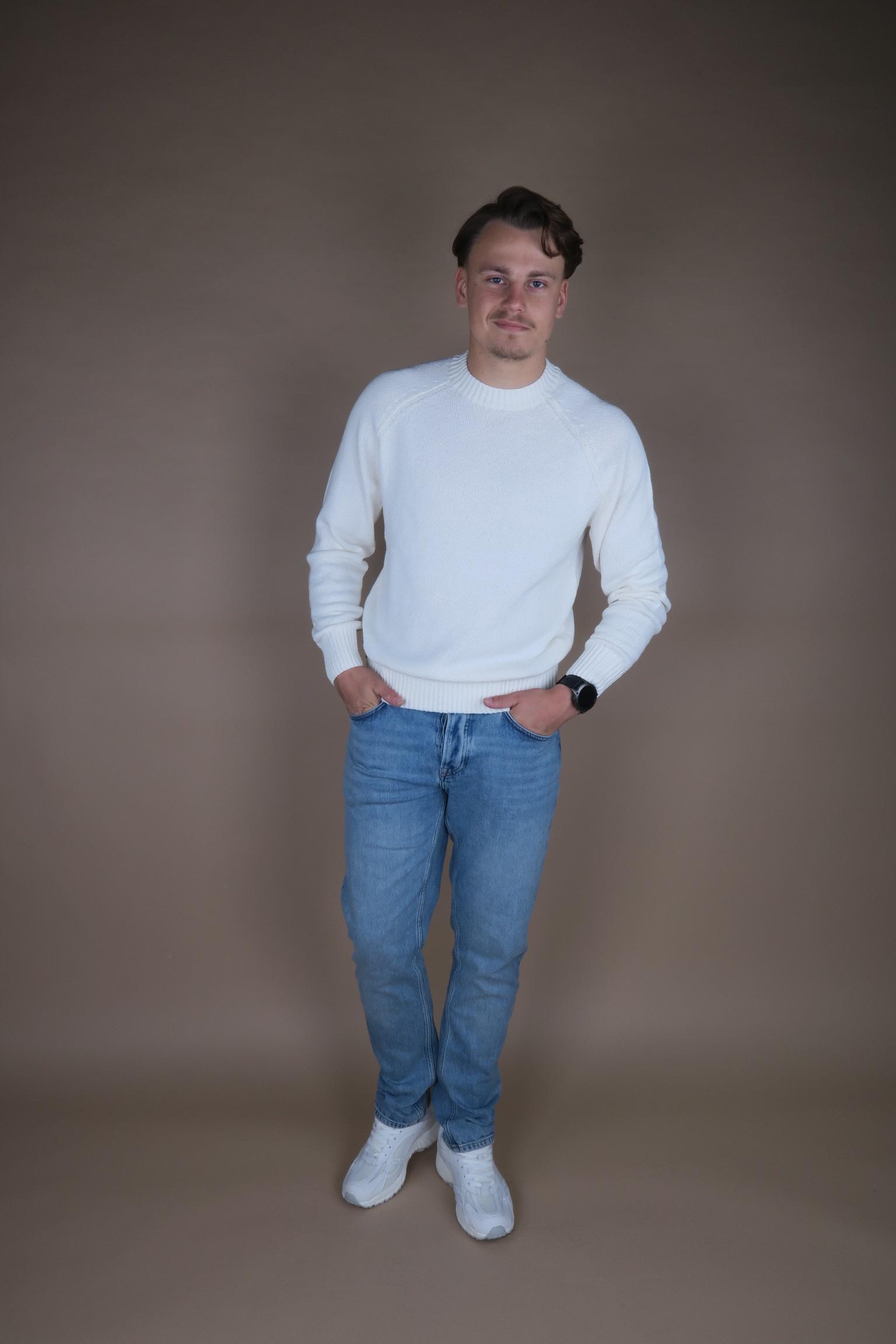 Brad_Roundneck_Knit__1