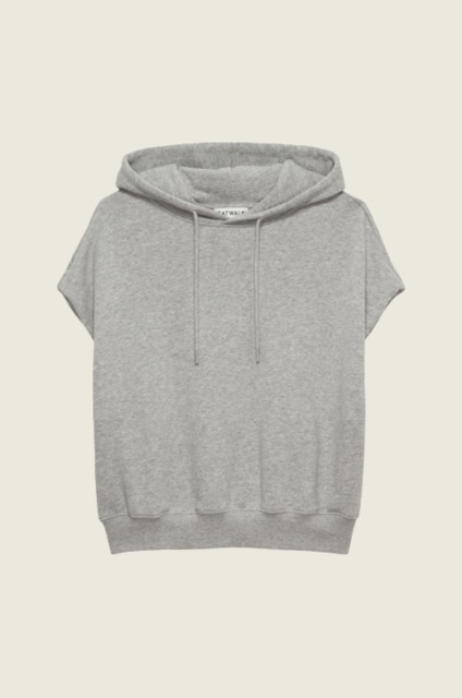 Sleeveless_sweater_with_hoodie