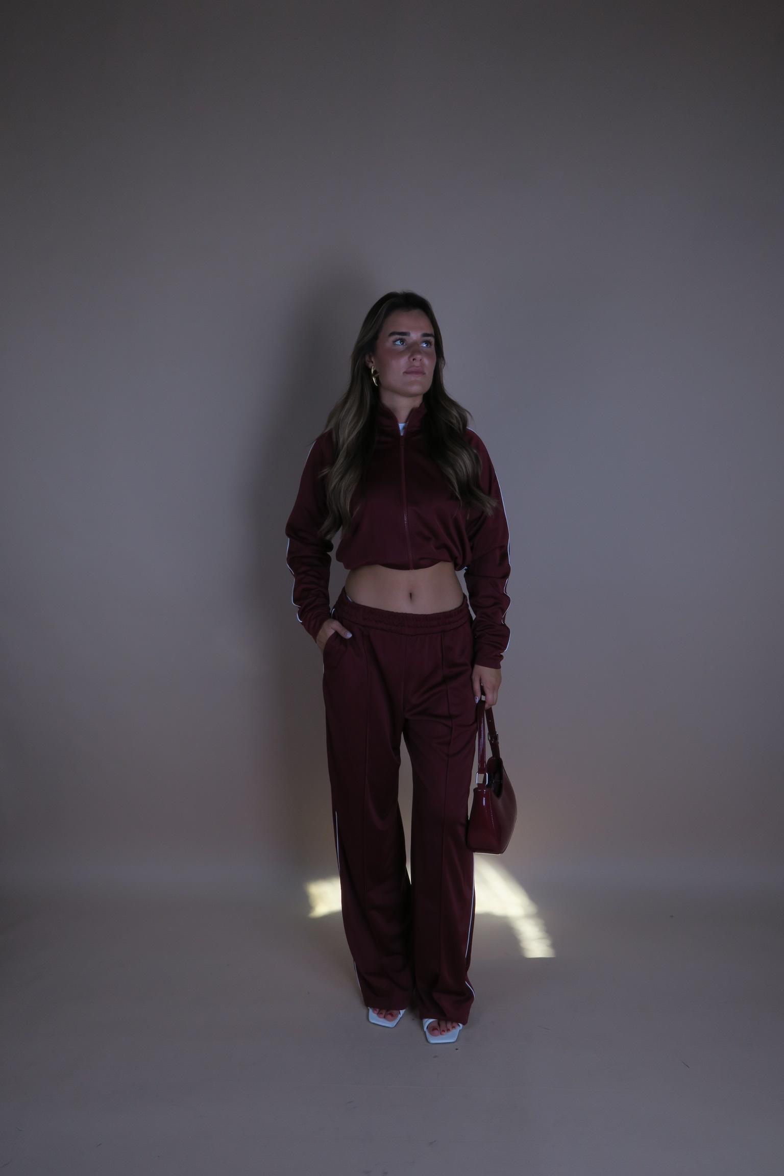 JXCIARA_PIPING_SLIM_HIGHNECK_ZIP_SWT_2