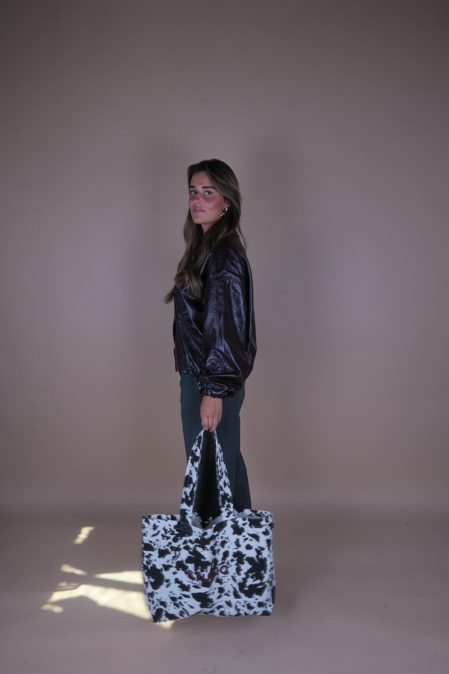 Tuck_in_varsity_jacket_3