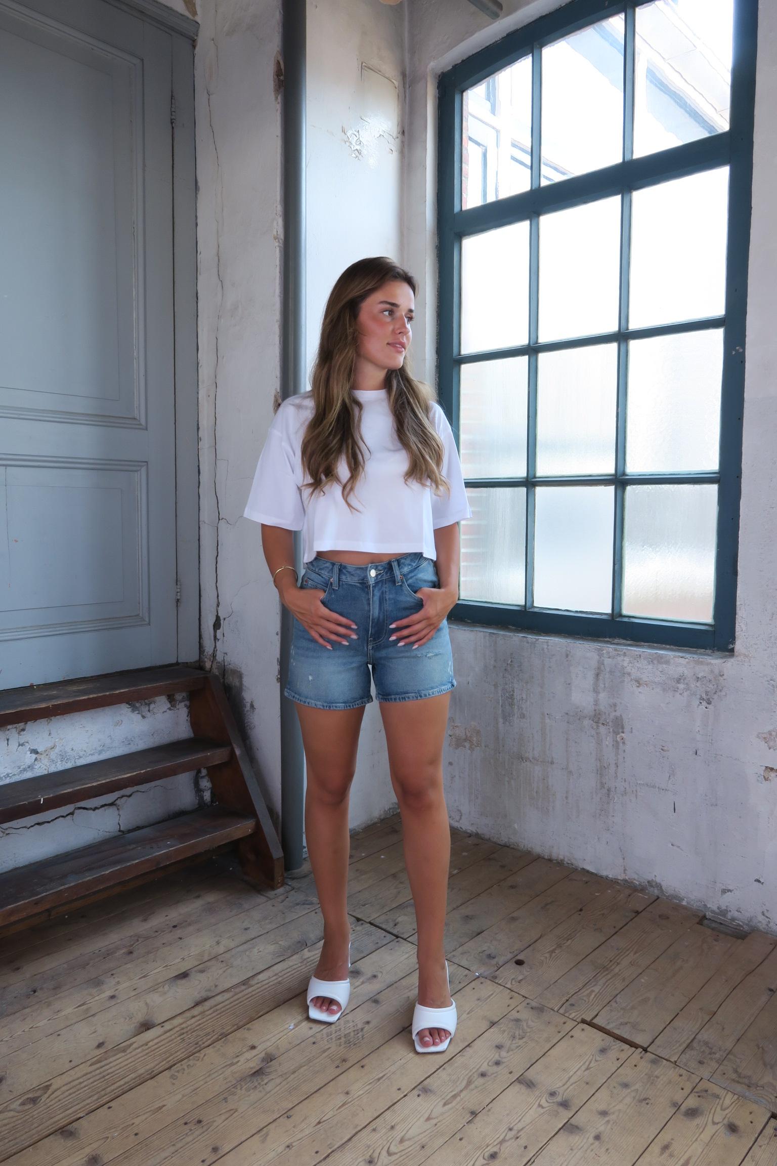 Nora_Shorts_Bay_Sky_Dirty_2