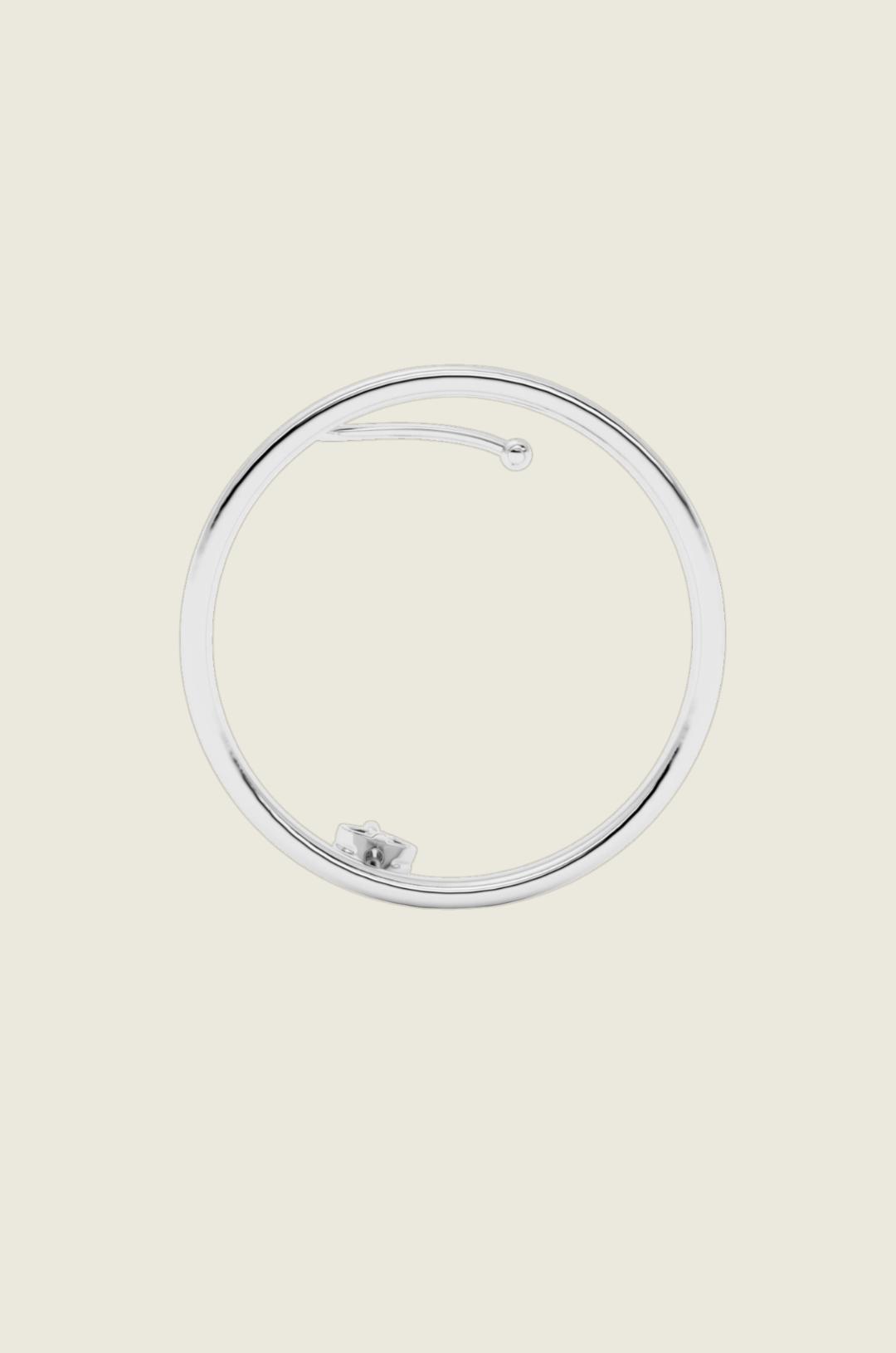 Kay_earstud_silver__right_ear_