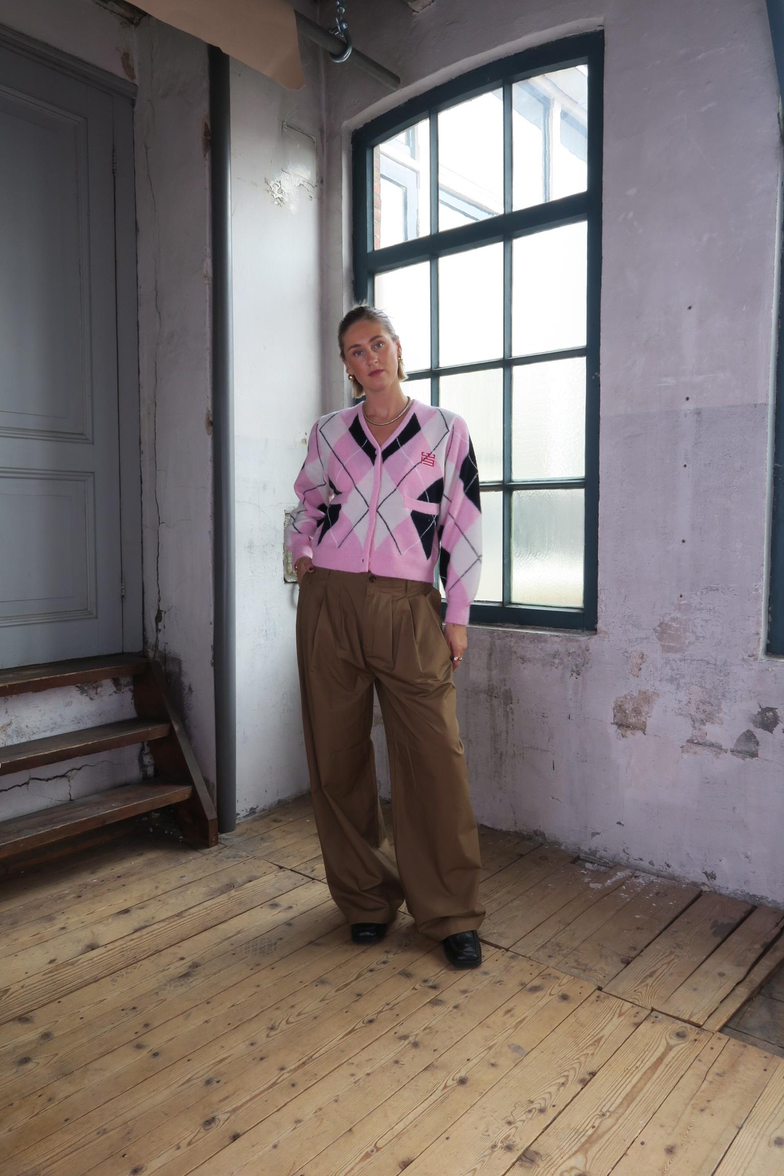 WBFen_Argyle_Cardigan_2