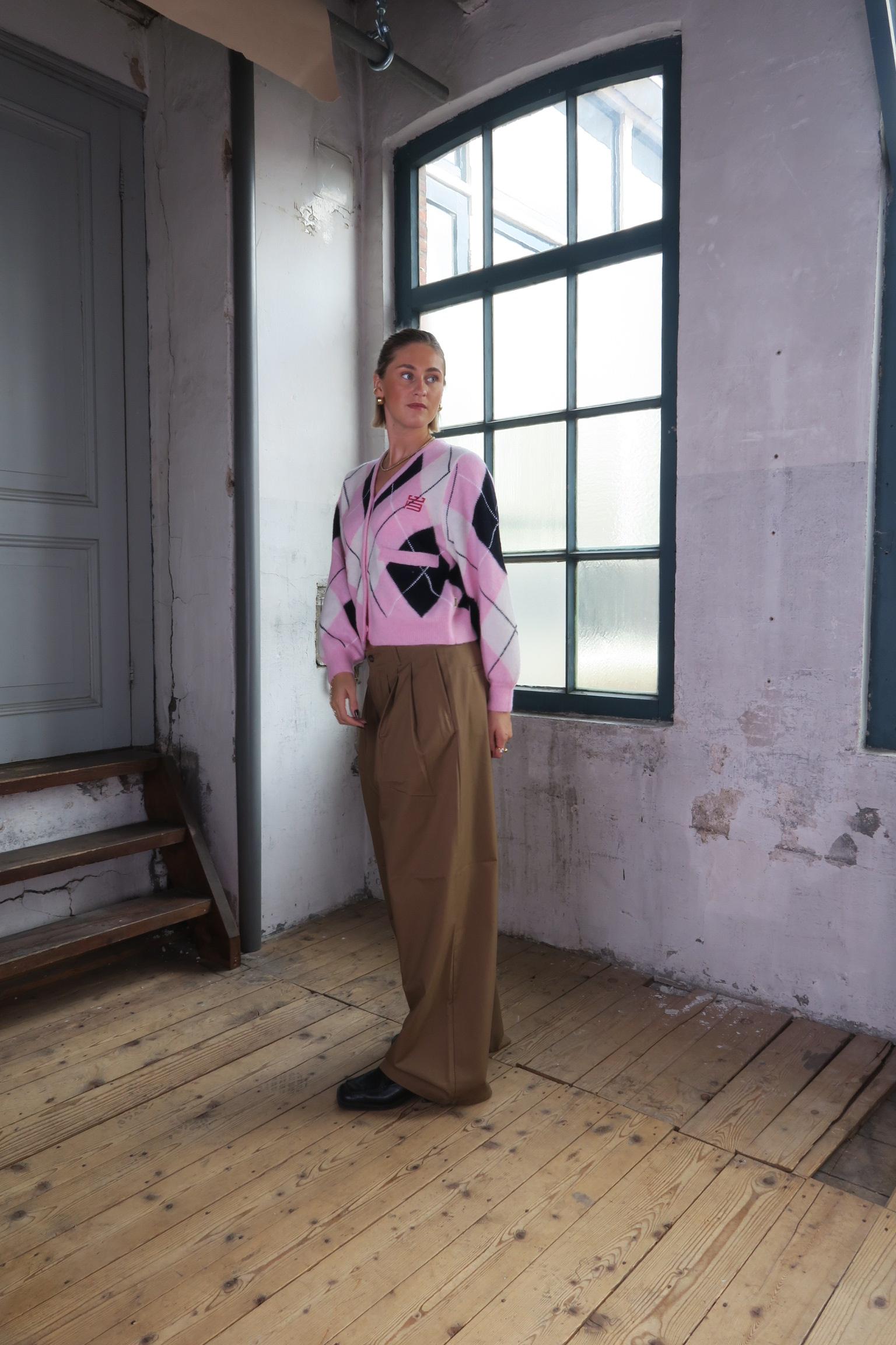 WBFen_Argyle_Cardigan_3