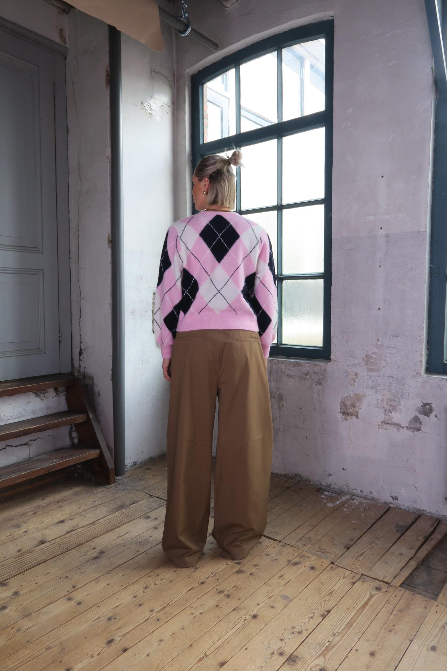 WBFen_Argyle_Cardigan_4