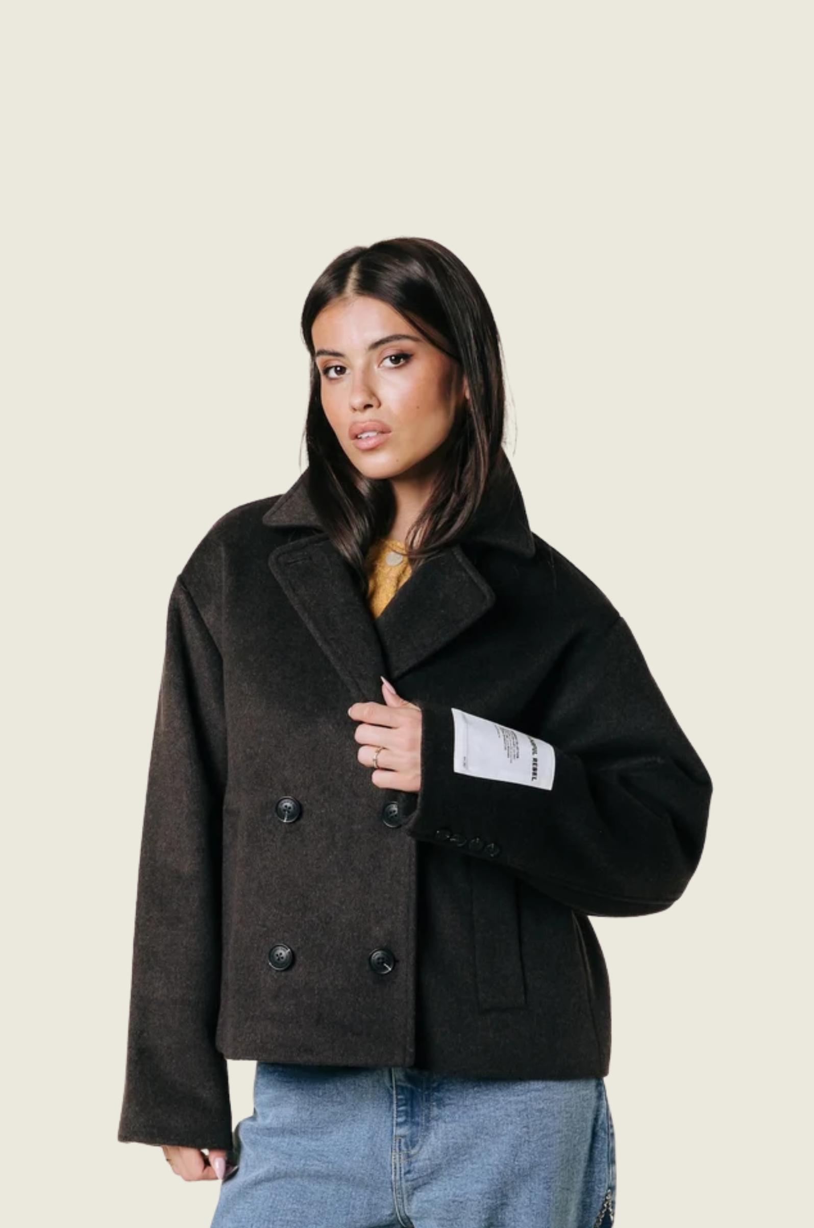 Zerisse_Double_Breasted_Wool_Short_Coat